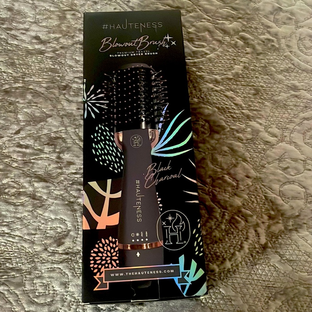 Hauteness blowout brush